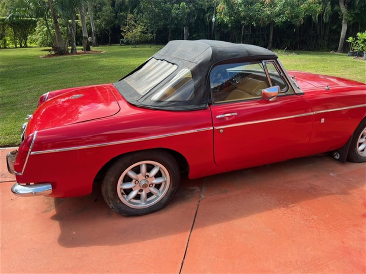 Mg-Mgb-1971-Cherry-Red-Cream-13