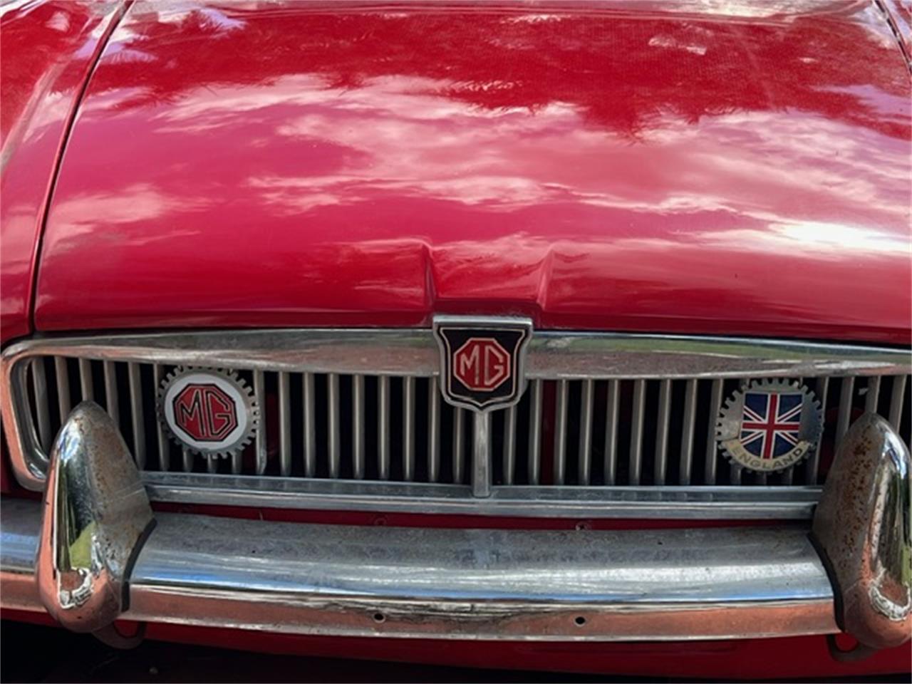 Mg-Mgb-1971-Cherry-Red-Cream-25