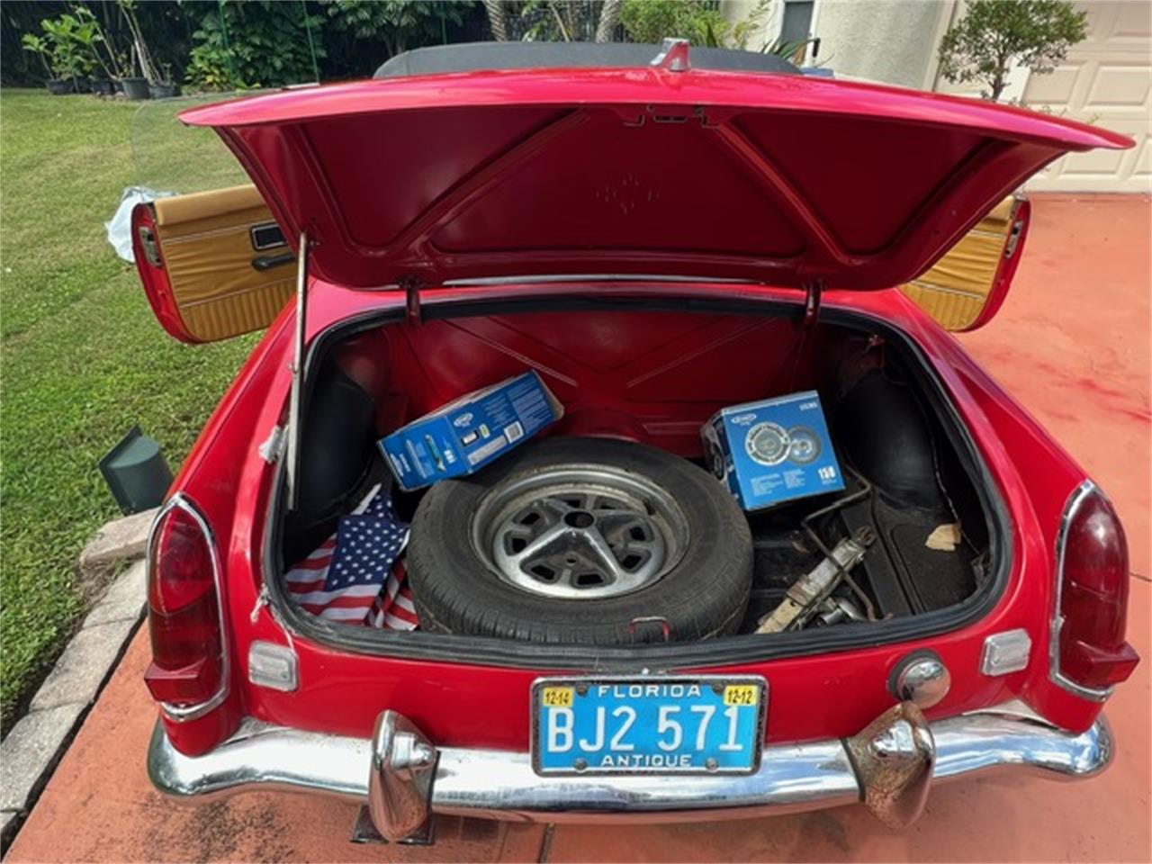 Mg-Mgb-1971-Cherry-Red-Cream-6
