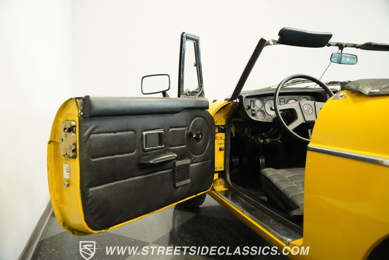 Mg-Mgb-1978-Yellow-Black-4