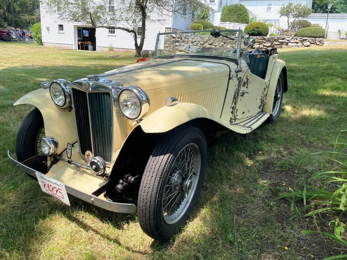 Mg-T-type-1948-Cream-Green-1