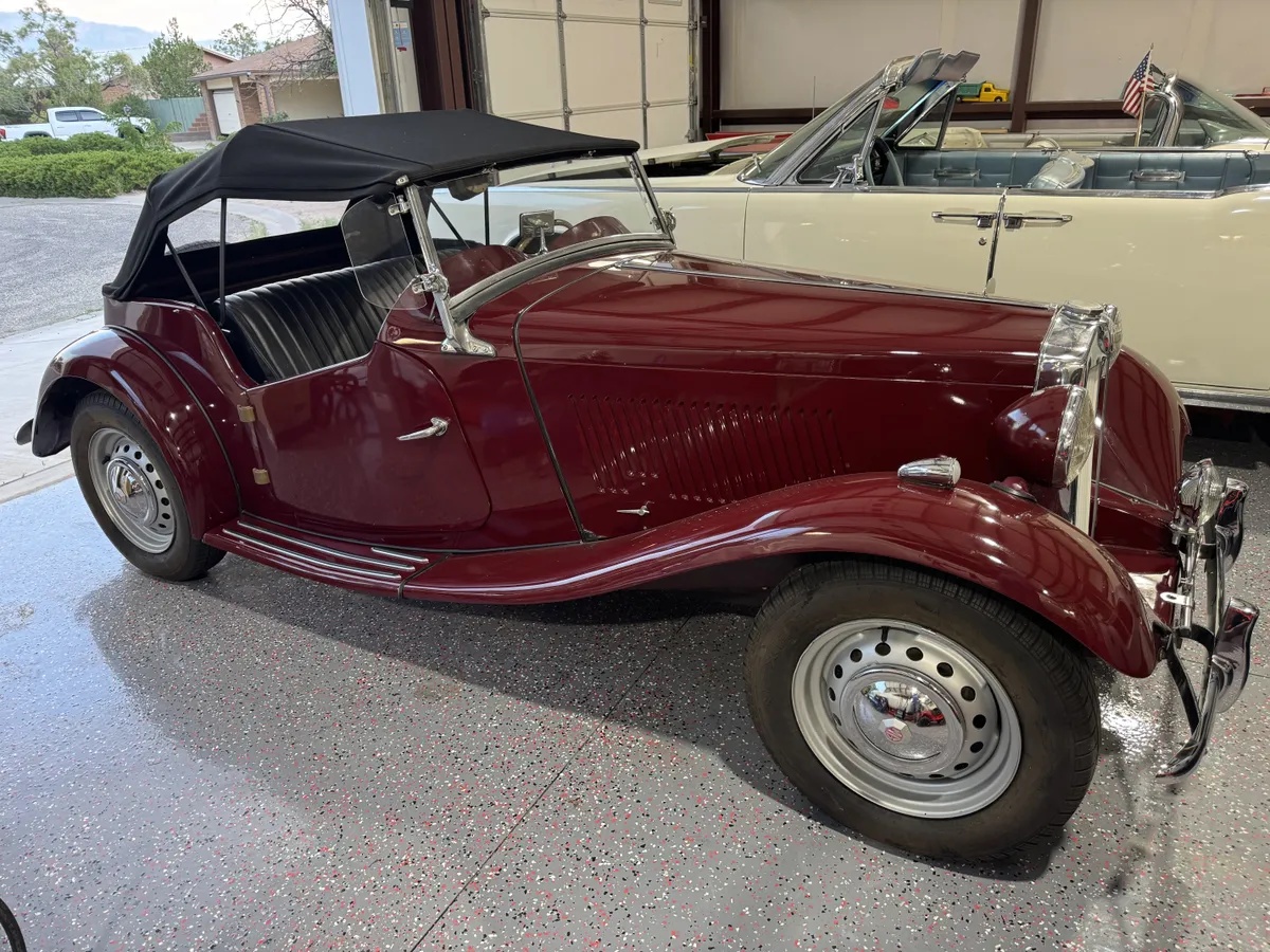 Mg-T-type-1952-Maroon-Black-1