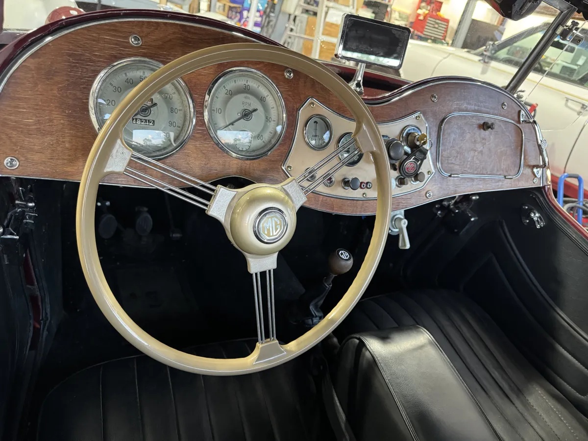 Mg-T-type-1952-Maroon-Black-2