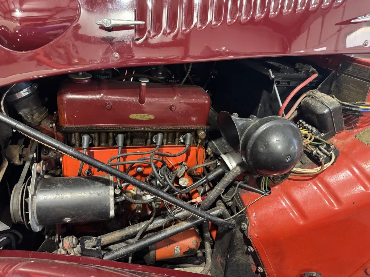 Mg-T-type-1952-Maroon-Black-4