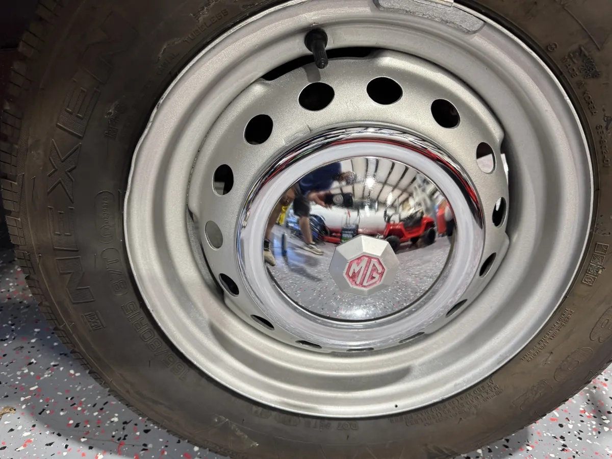 Mg-T-type-1952-Maroon-Black-8