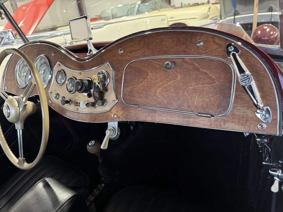 Mg-T-type-1952-Maroon-Black-9