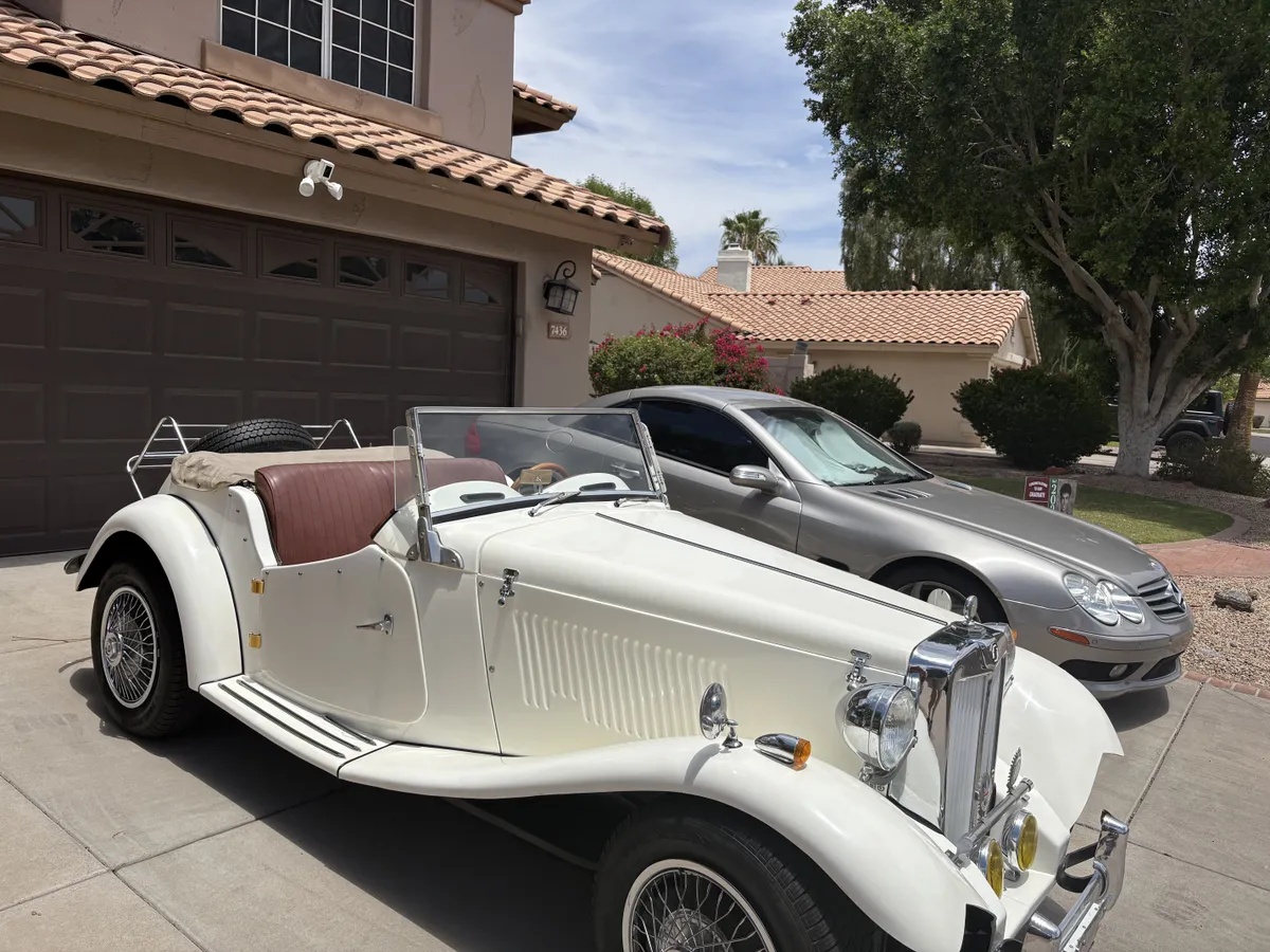 Mg-Td-1952-White-Tan-1