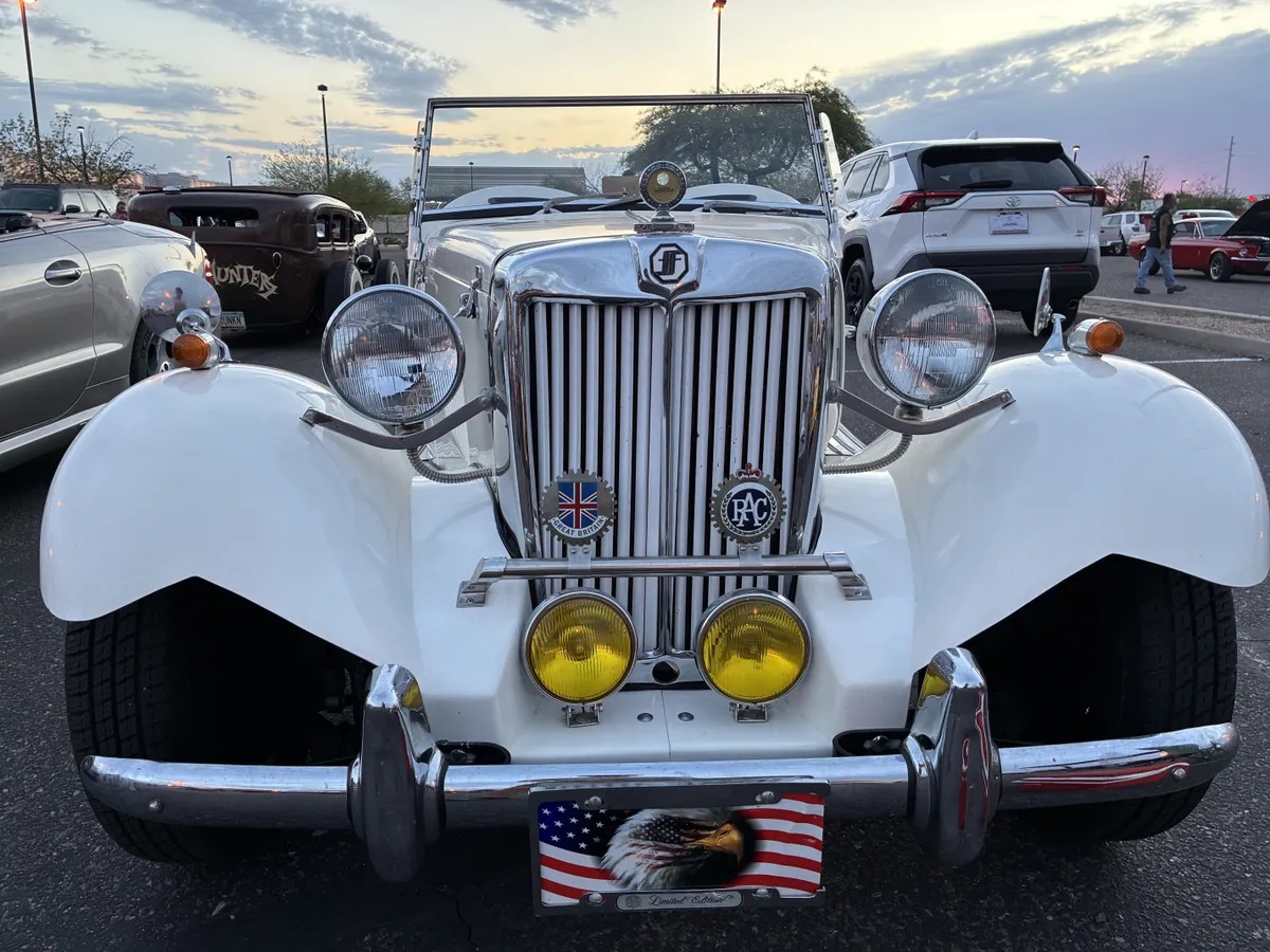 Mg-Td-1952-White-Tan-2