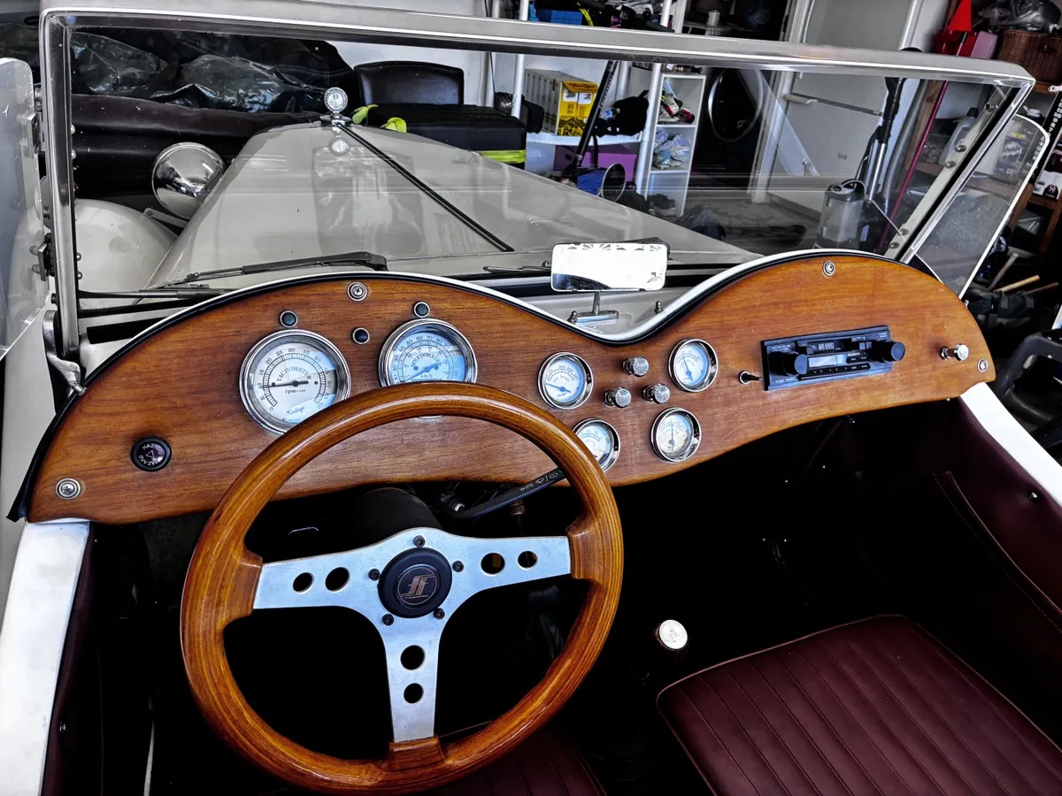 Mg-Td-1952-White-Tan-4