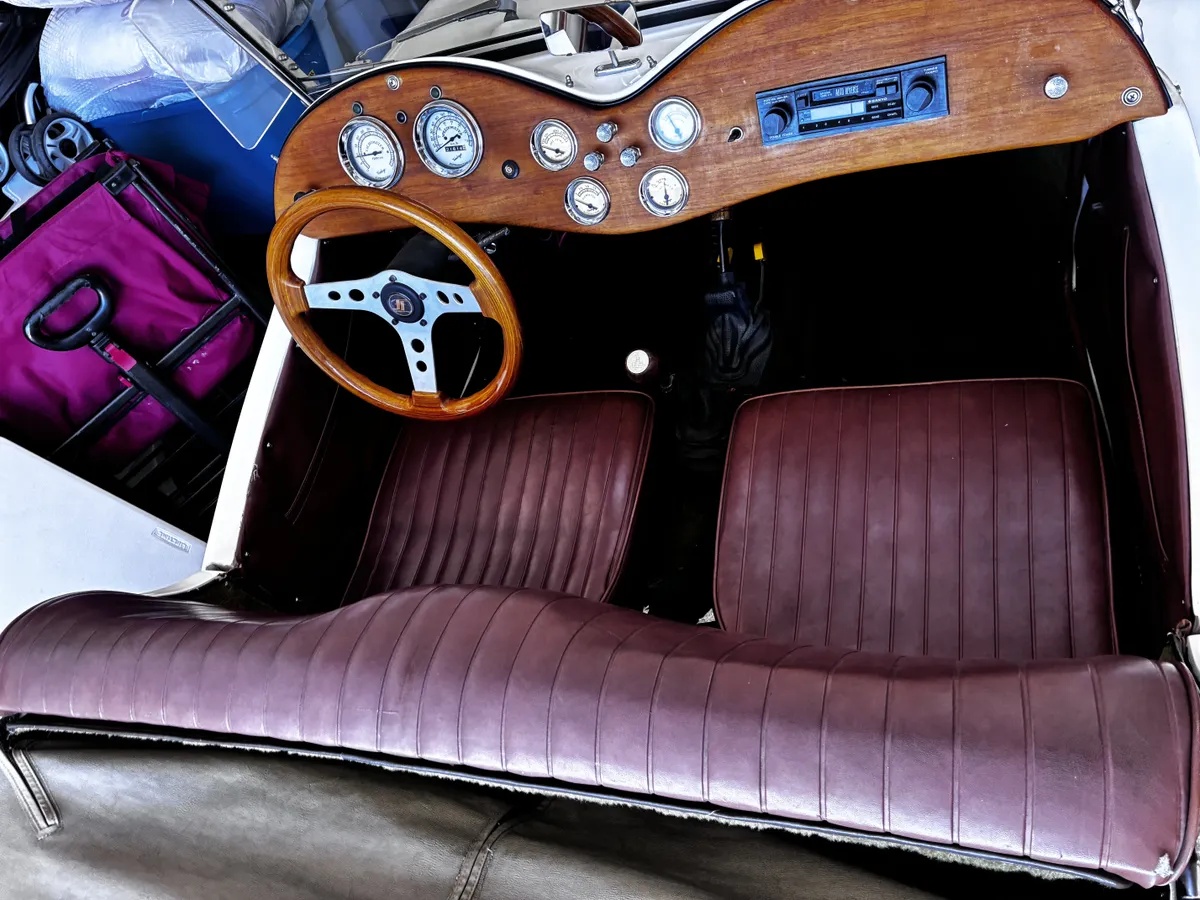 Mg-Td-1952-White-Tan-7