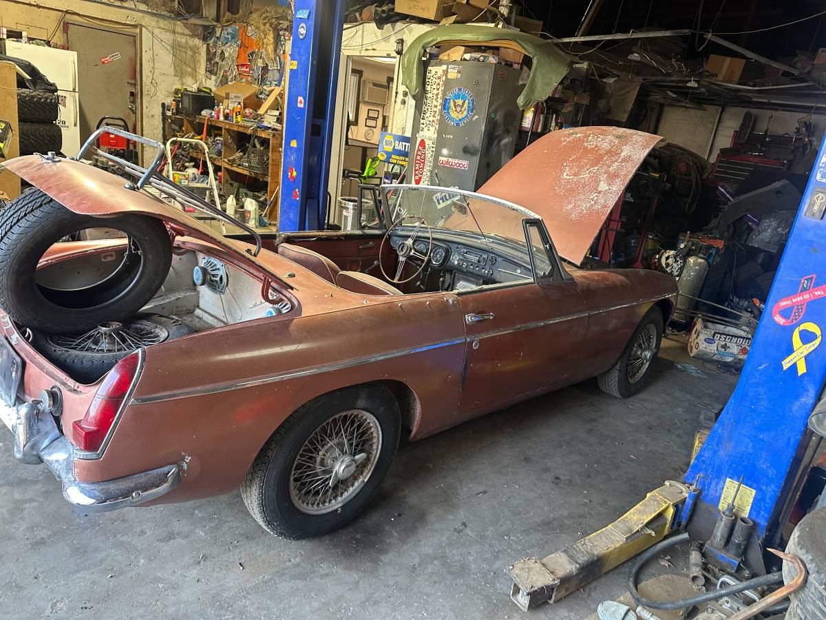 Mg-mgb-1964-brown-3
