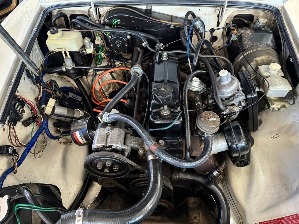 Mg-mgb-mk-iv-roadster-1979-white-14