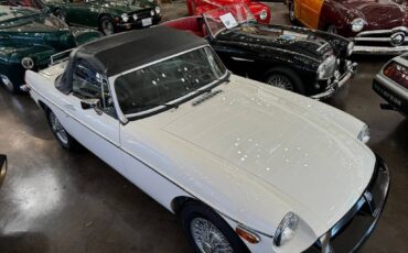 Mg-mgb-mk-iv-roadster-1979-white-17