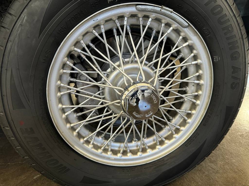 Mg-mgb-mk-iv-roadster-1979-white-36