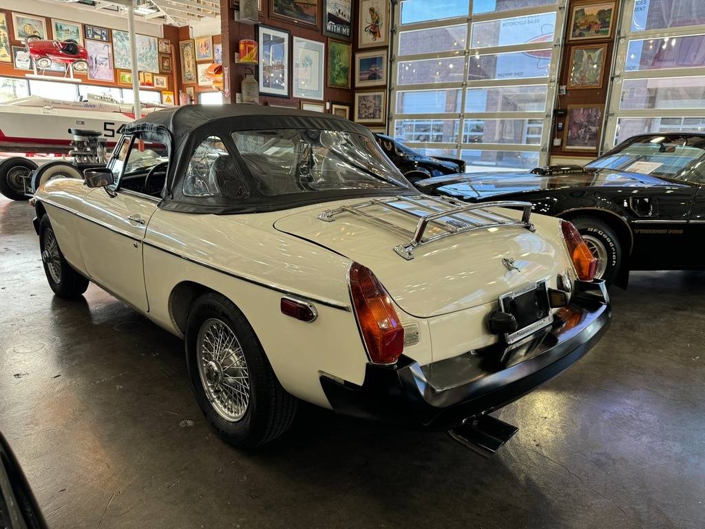 Mg-mgb-mk-iv-roadster-1979-white-44