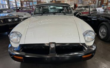 Mg-mgb-mk-iv-roadster-1979-white-57
