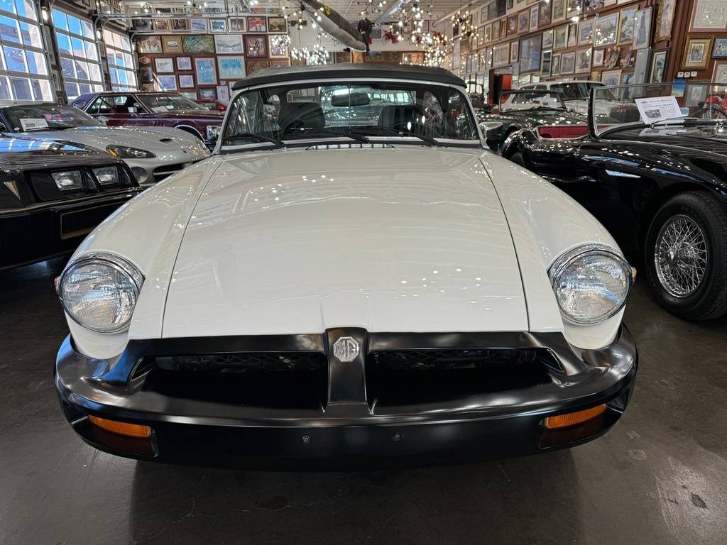 Mg-mgb-mk-iv-roadster-1979-white-57