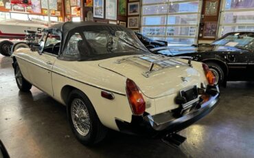 Mg-mgb-mk-iv-roadster-1979-white-83