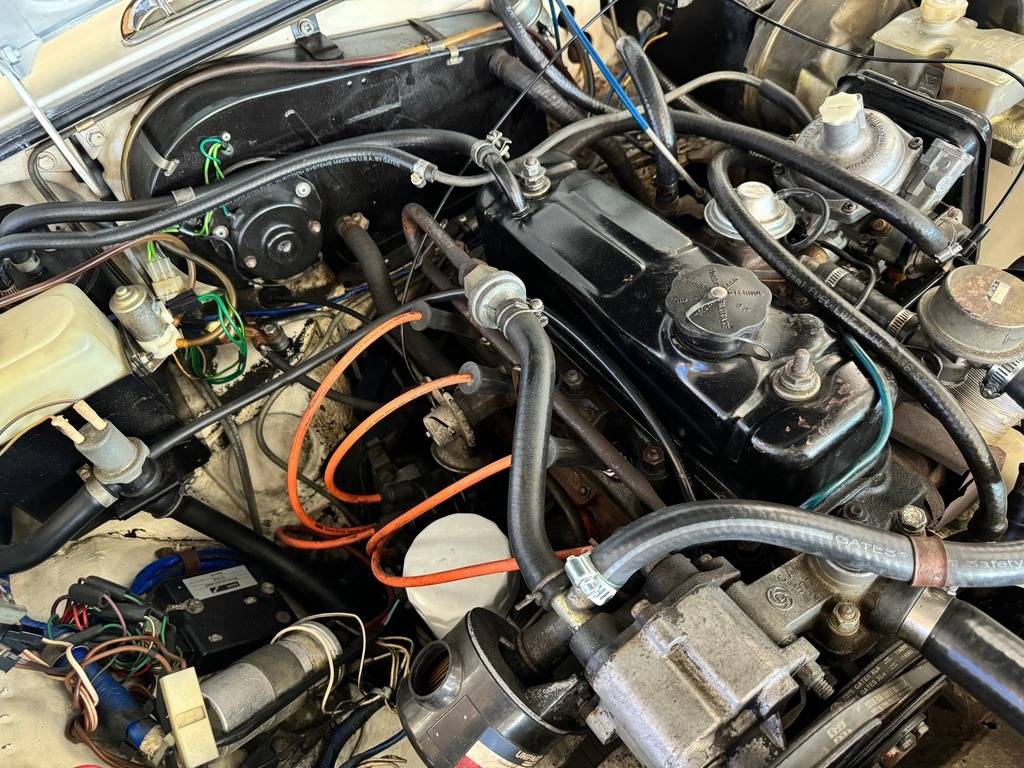 Mg-mgb-mk-iv-roadster-1979-white-92