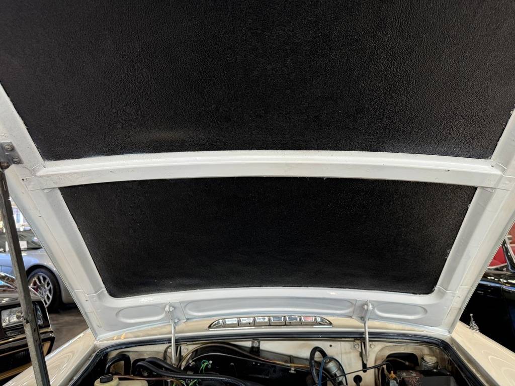 Mg-mgb-mk-iv-roadster-1979-white-94
