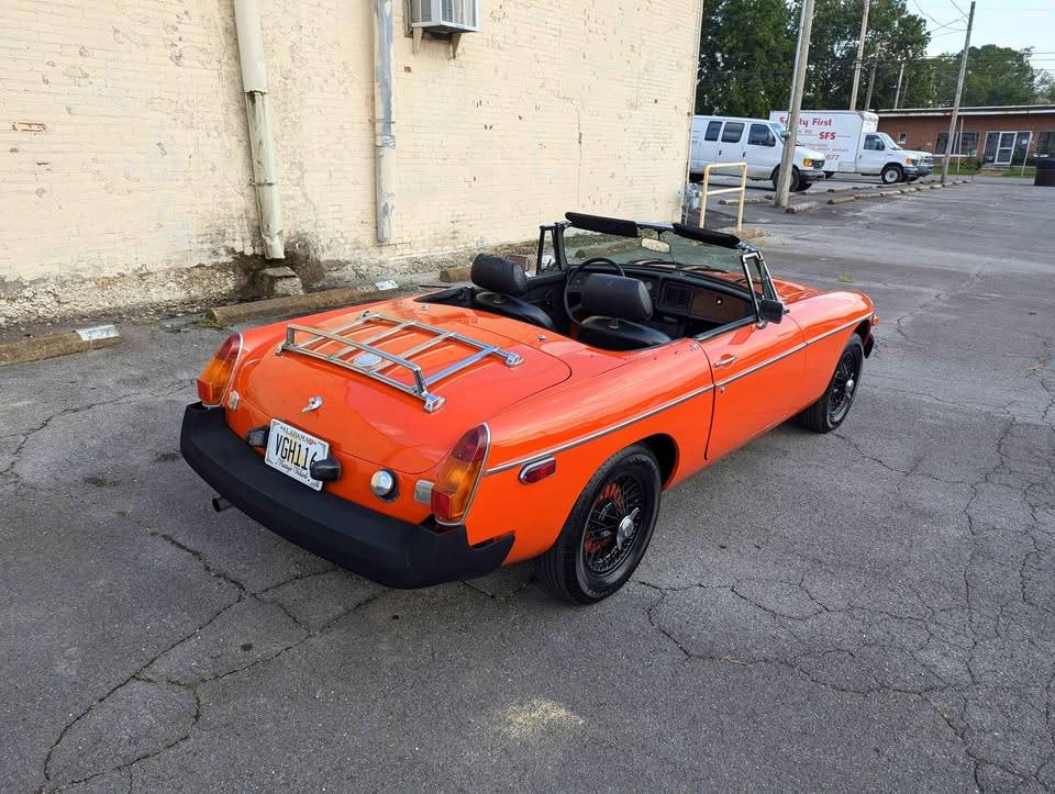 Mg-mgb-roadster-1978-orange-12