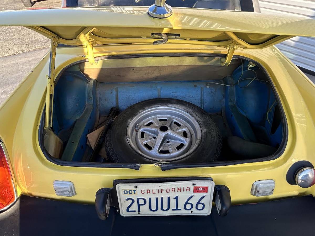 Mg-midget-1979-yellow-15