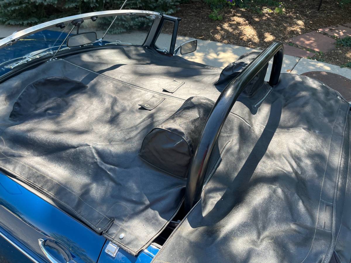Mgb-convertible-1972-blue-7