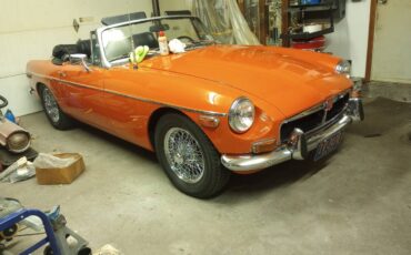 Mgb-convertible-1972-orange-1