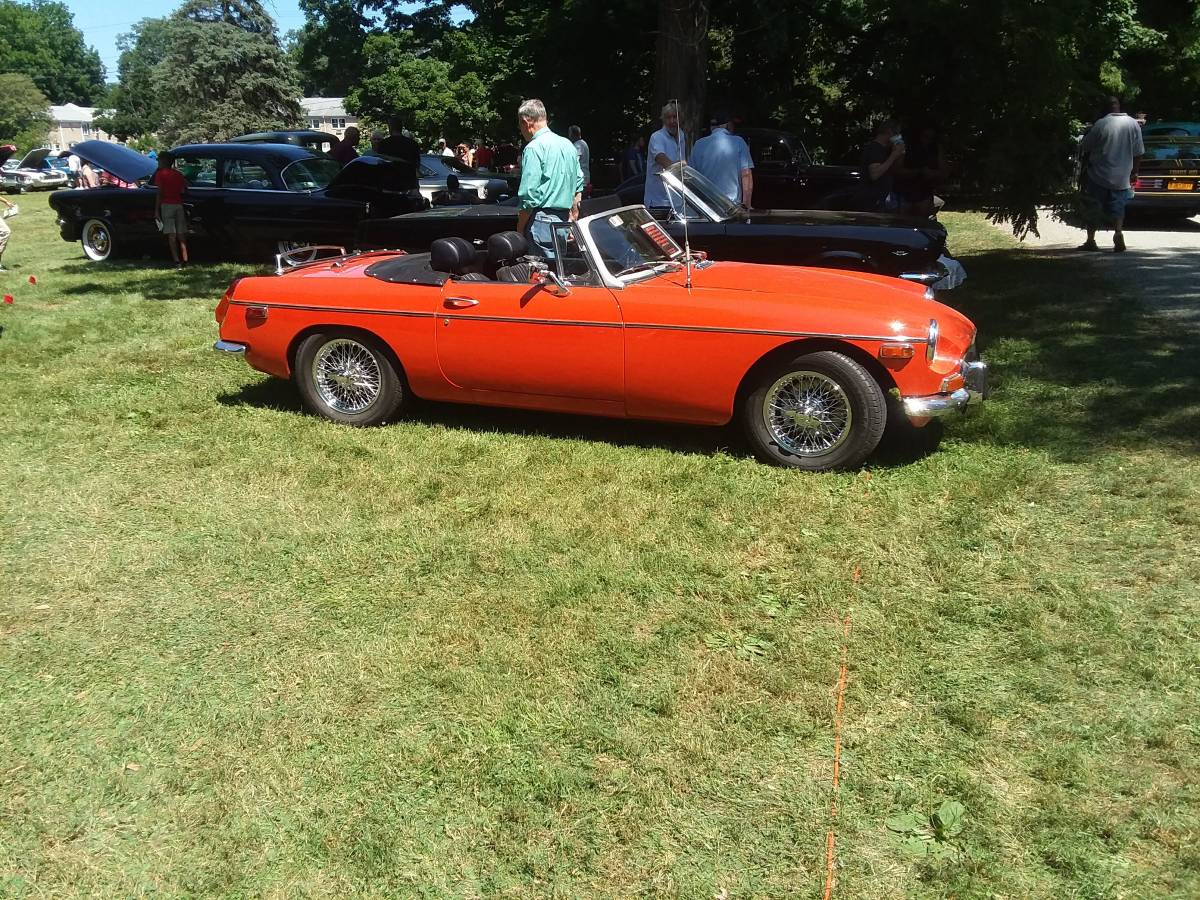 Mgb-convertible-1972-orange-11