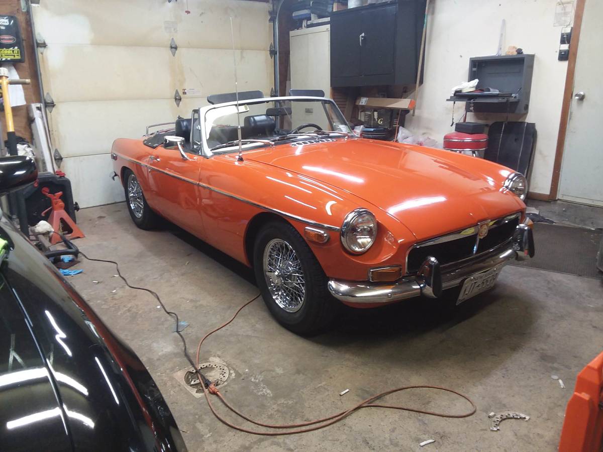 Mgb-convertible-1972-orange-12