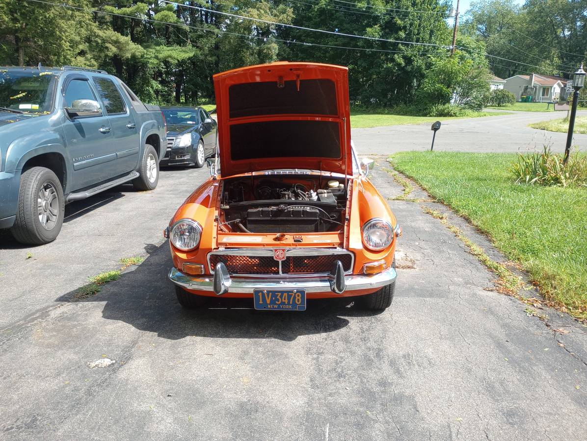 Mgb-convertible-1972-orange-3