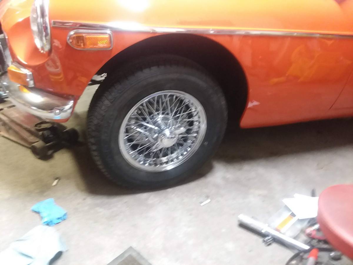 Mgb-convertible-1972-orange-4