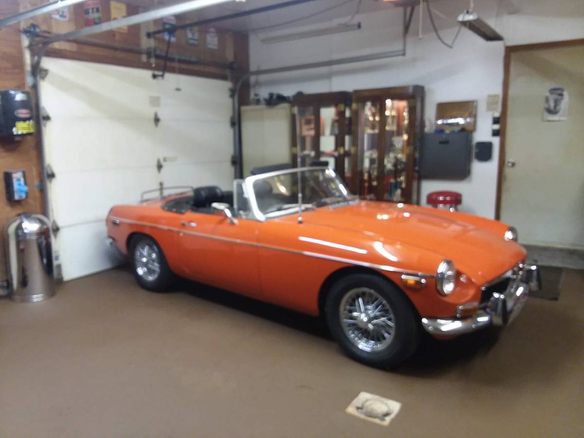 Mgb-convertible-1972-orange-6