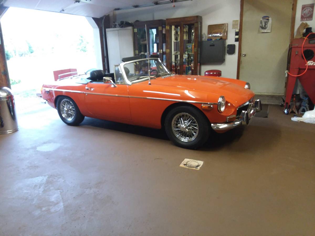 Mgb-convertible-1972-orange-7