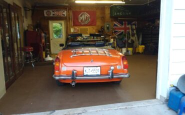 Mgb-convertible-1972-orange-8