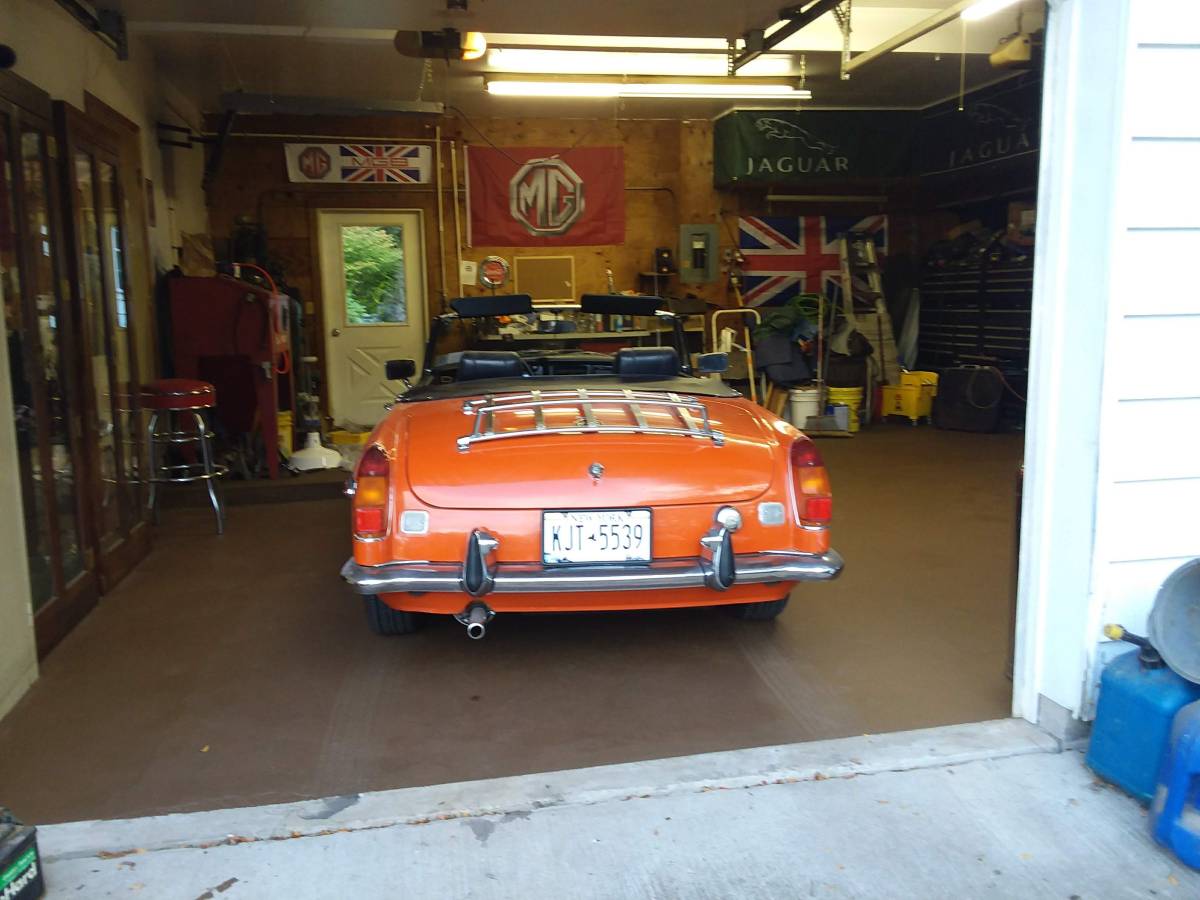 Mgb-convertible-1972-orange-8