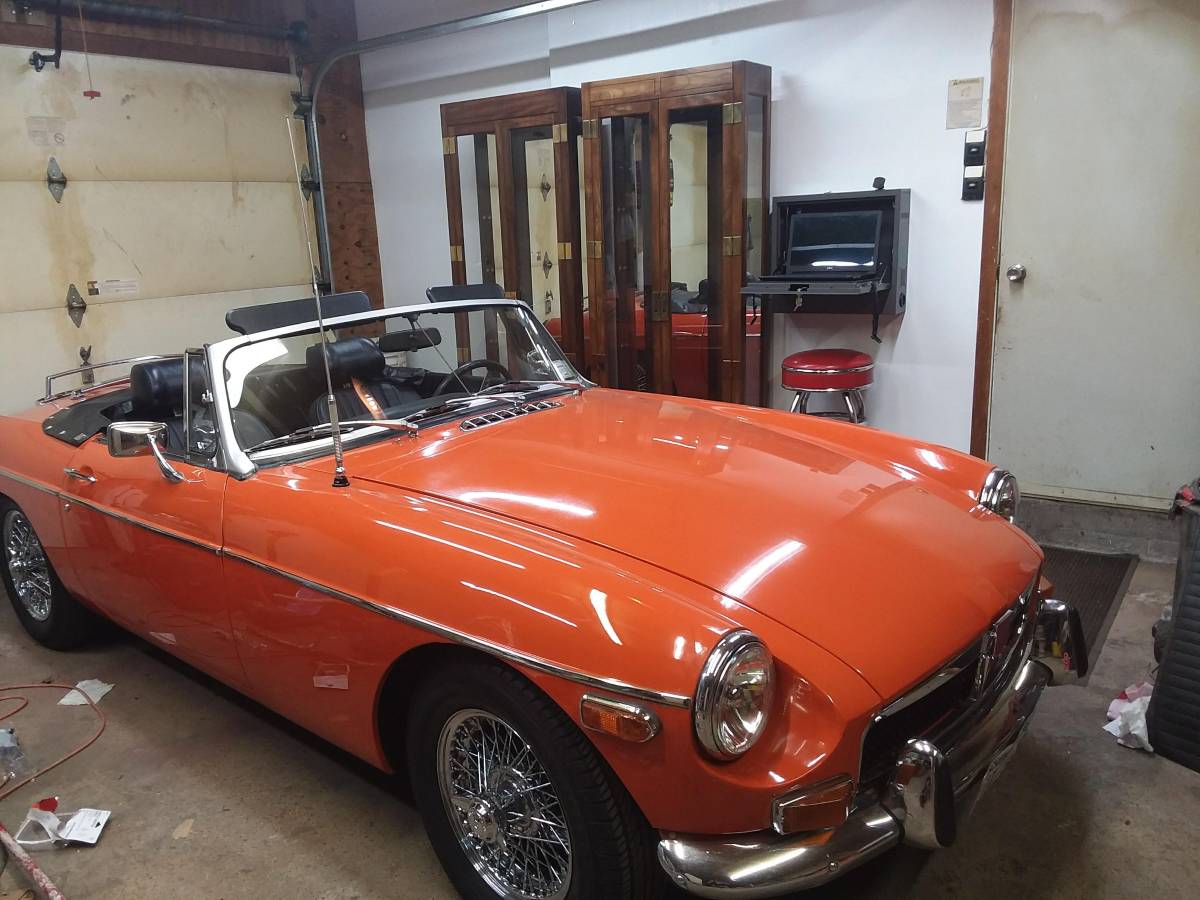 Mgb-convertible-1972-orange-9