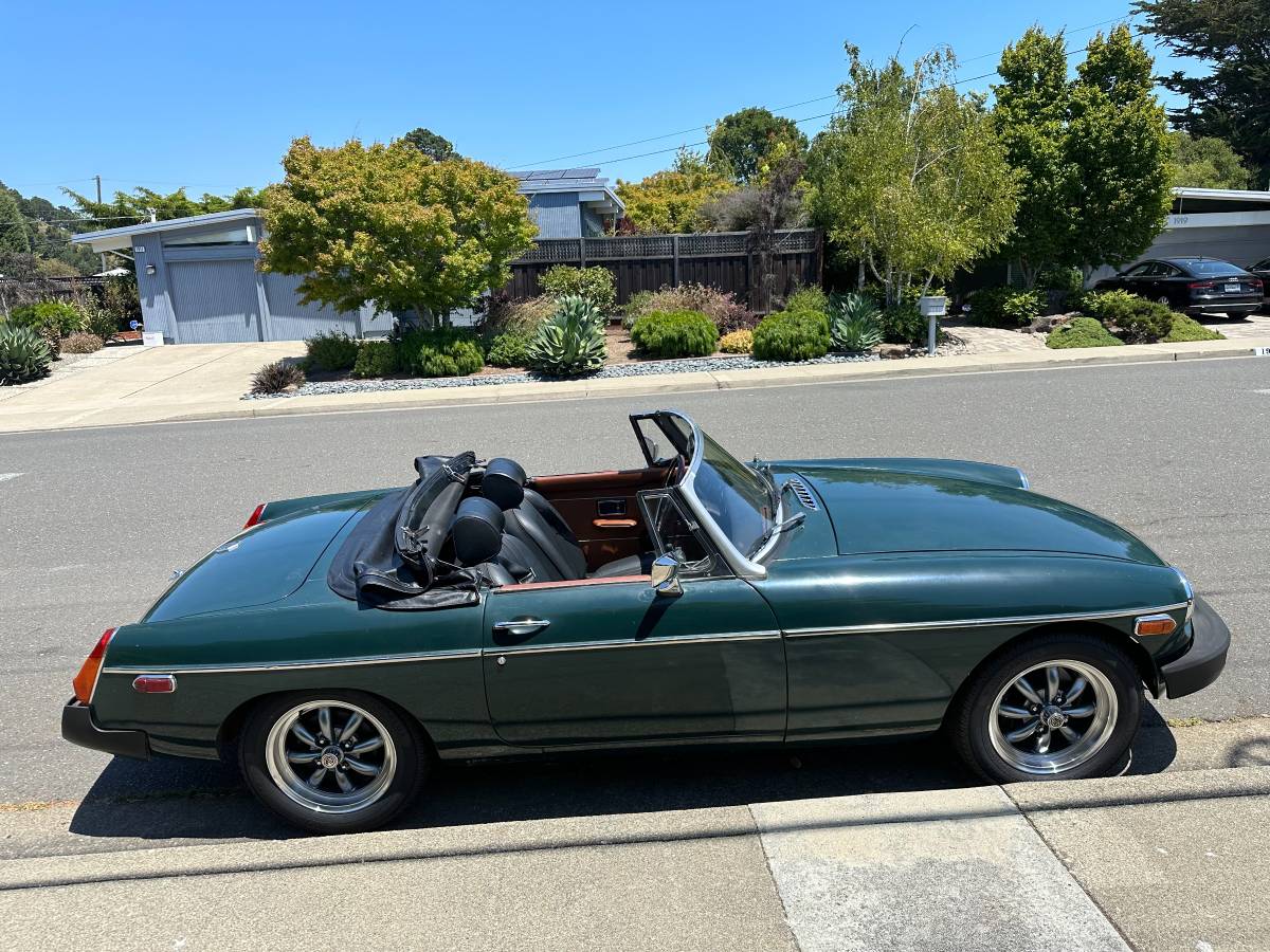 Mgb-convertible-1976-green-2
