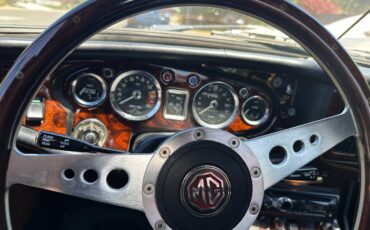 Mgb-convertible-1976-green-4