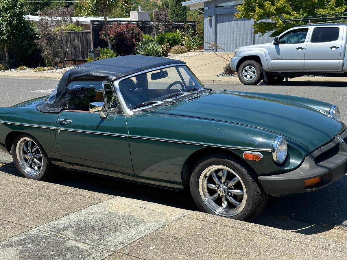 Mgb-convertible-1976-green-8