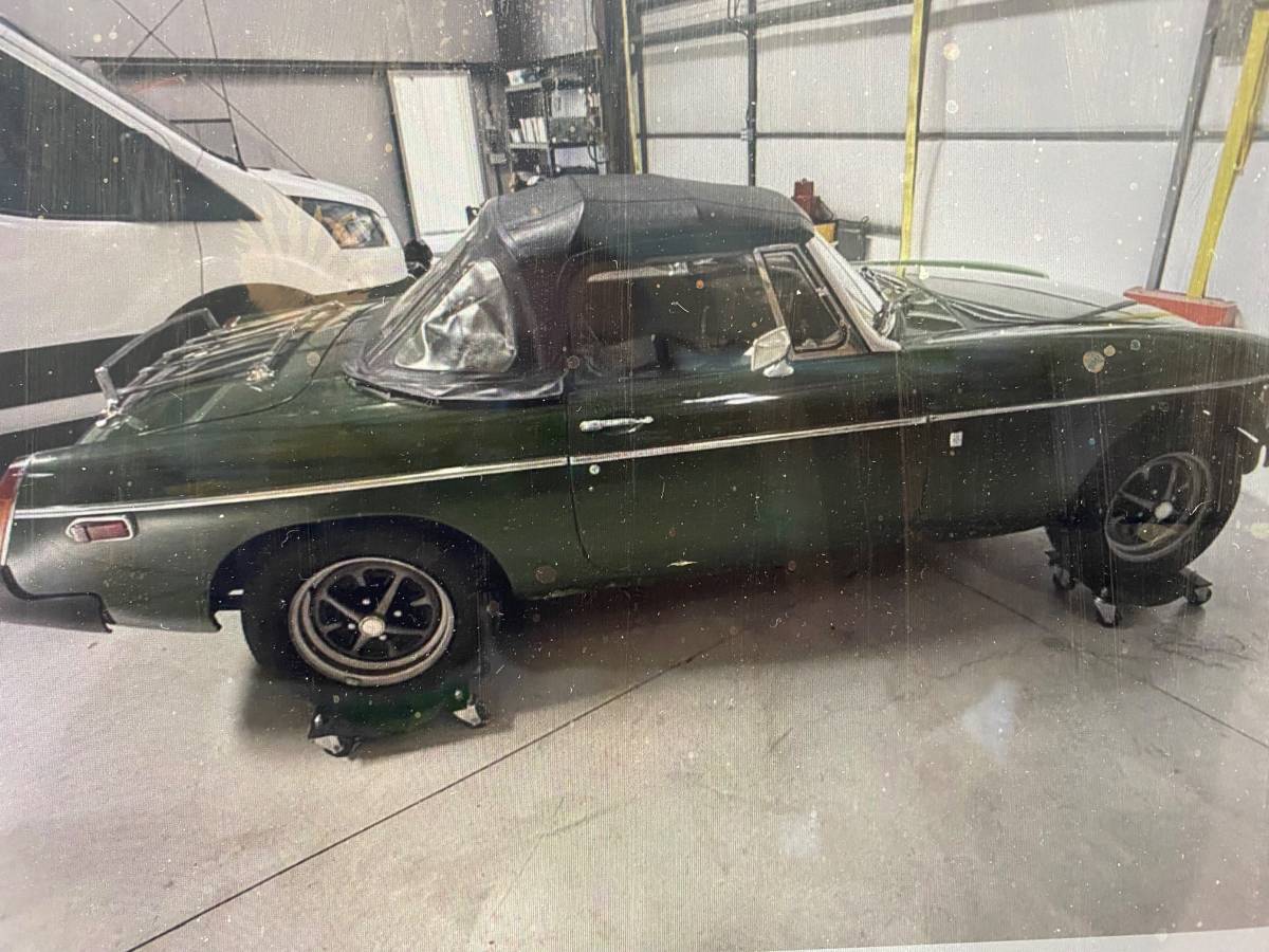 Mgb-convertible-1977-green-1