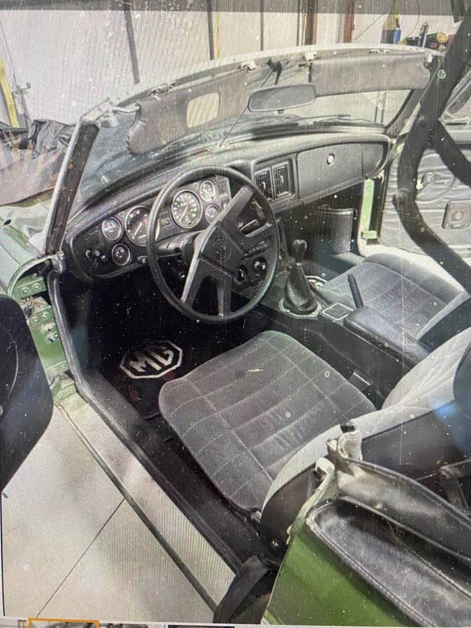 Mgb-convertible-1977-green-6