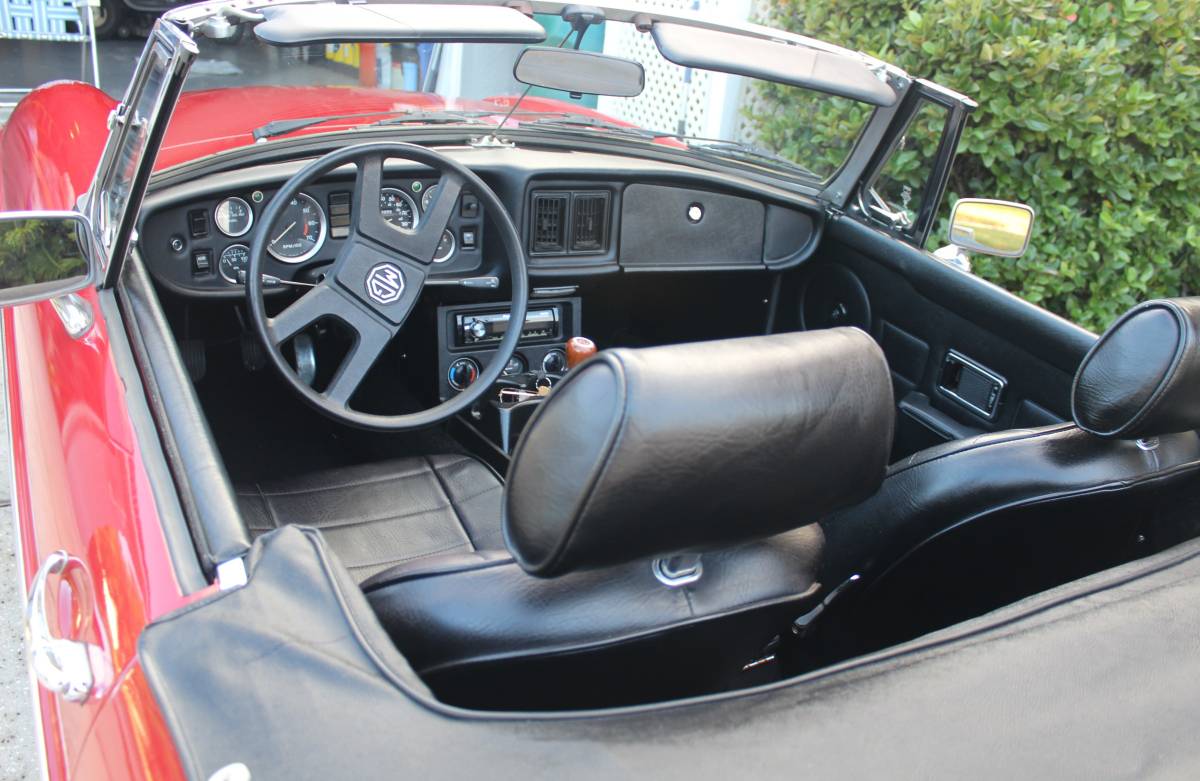 Mgb-convertible-1980-red-13