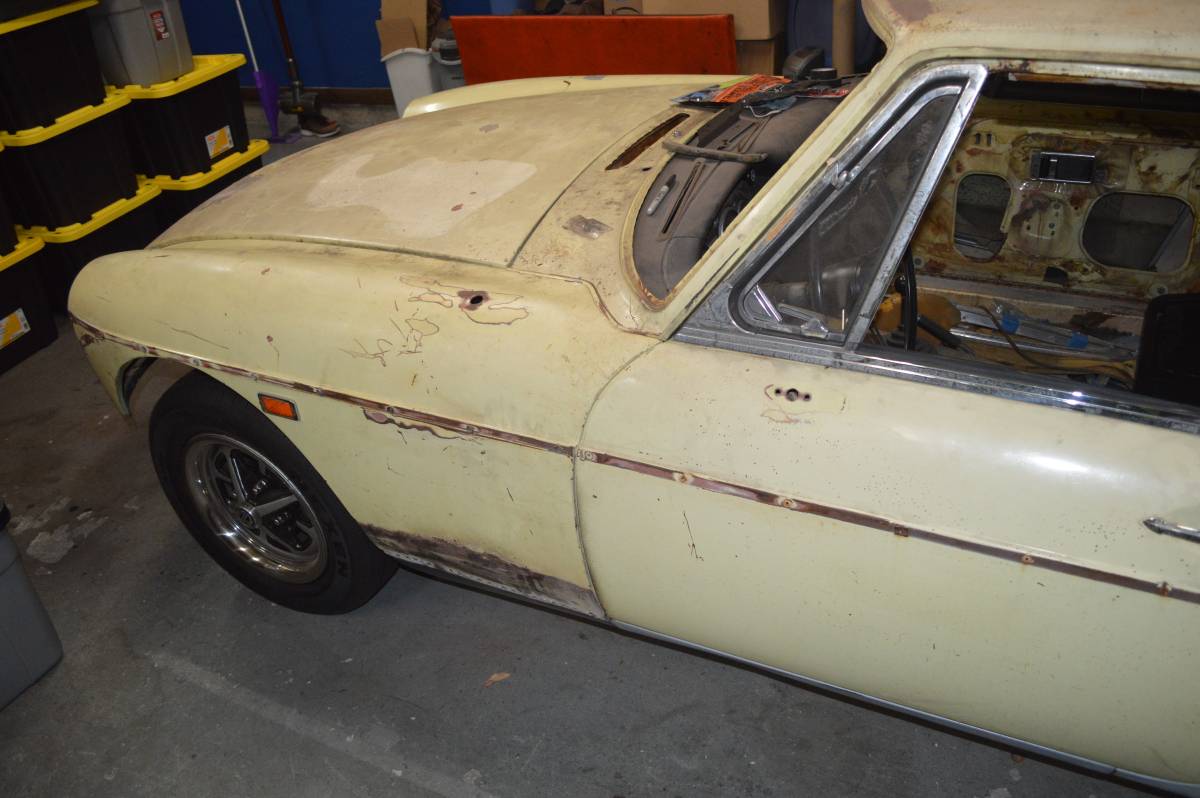 Mgb-gt-1969-yellow-1