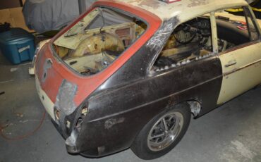 Mgb-gt-1969-yellow-10
