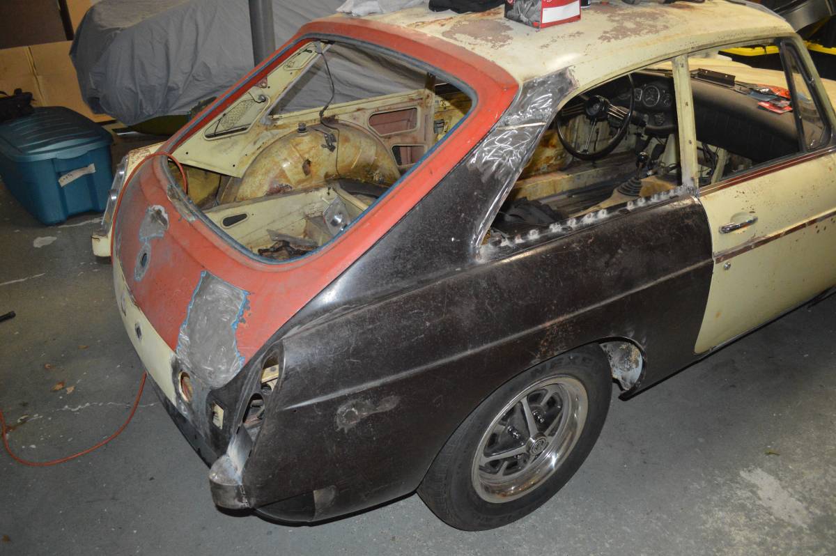 Mgb-gt-1969-yellow-10