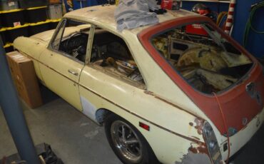 Mgb-gt-1969-yellow