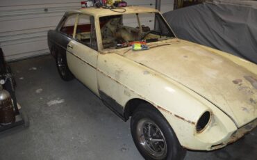 Mgb-gt-1969-yellow-5