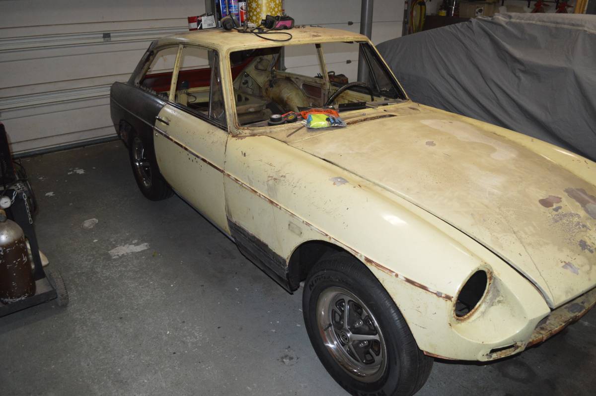 Mgb-gt-1969-yellow-5