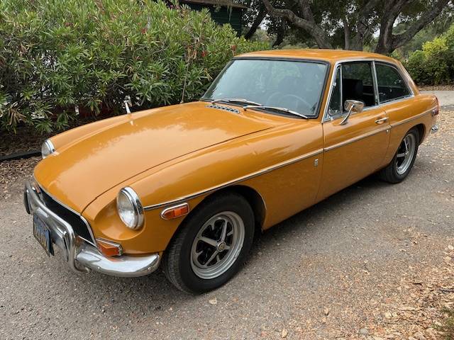 Mgb-gt-1971-orange-4